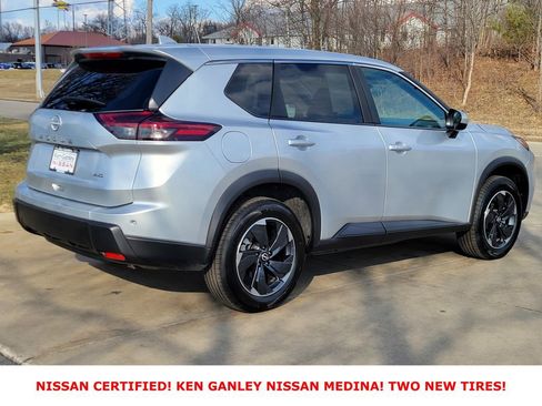 Certified 2025 Nissan Rogue SV image 3