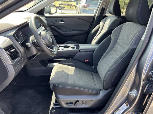 Used 2022 Nissan Rogue SV AWD/4WD image 6