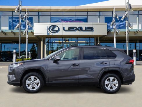 Used 2020 Toyota RAV4 XLE image 3