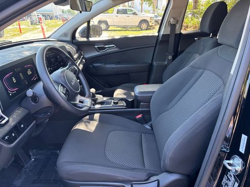 Used 2025 Kia Sportage LX FWD image 27