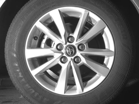 Used 2025 Toyota Camry LE FWD image 25