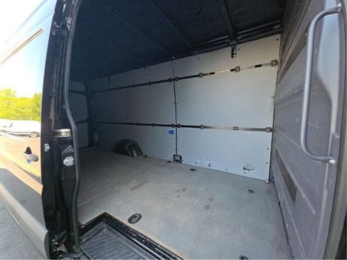 Used 2017 Mercedes-Benz Sprinter 2500 image 9