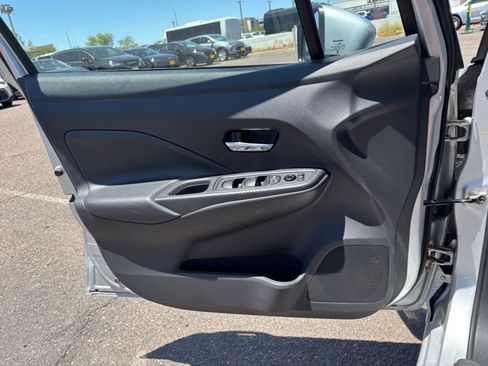 Used 2025 Nissan Versa SV FWD image 18