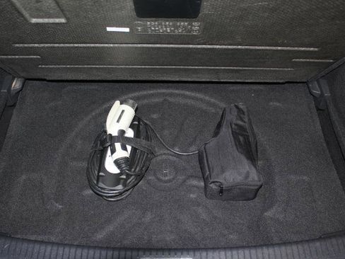 Used 2016 Volkswagen e-Golf SE image 10