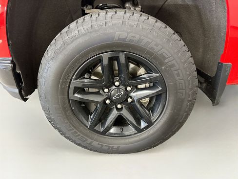 Used 2020 Chevrolet Silverado 1500 Custom Trail Boss w/ Custom Convenience Package AWD/4WD image 35