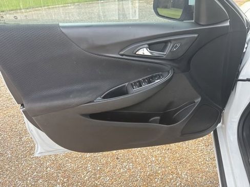 Used 2021 Chevrolet Malibu LT image 15