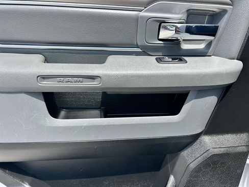 Used 2019 RAM 1500 Classic SLT w/ Luxury Group AWD/4WD image 14