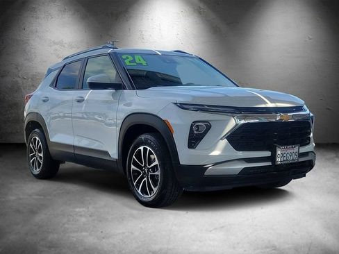 Certified 2024 Chevrolet TrailBlazer LT AWD/4WD image 2