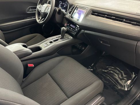 Used 2018 Honda HR-V EX image 32