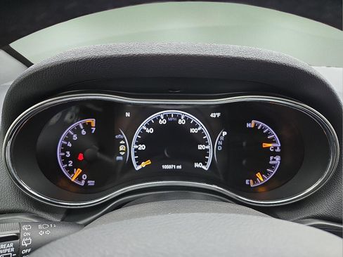 Used 2020 Jeep Grand Cherokee Altitude image 23