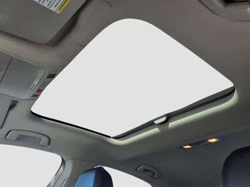 Used 2025 Volkswagen Jetta SE image 21