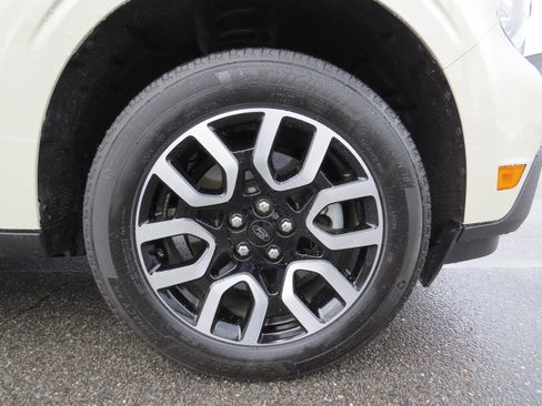 Used 2024 Ford Maverick Lariat image 10