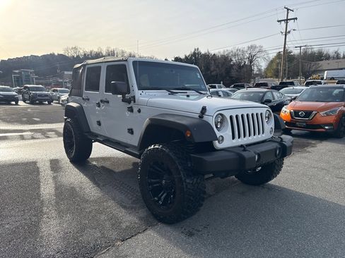 Used 2016 Jeep Wrangler Unlimited Rubicon w/ Connectivity Group image 1