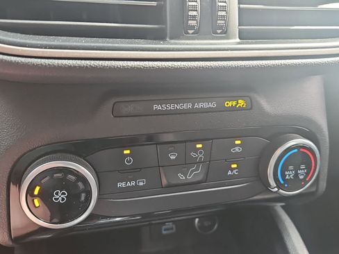 Used 2021 Ford Escape SE w/ SE Sport Appearance Package image 17