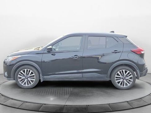 Used 2023 Nissan Kicks SV image 2