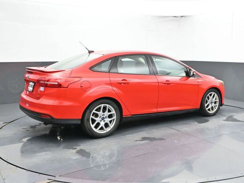 Used 2015 Ford Focus SE w/ Equipment Group 201A FWD image 3
