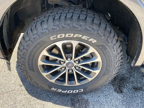 Used 2019 Ford F150 XLT w/ Equipment Group 302A Luxury AWD/4WD image 11