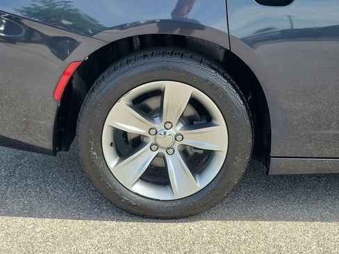 Used 2016 Dodge Charger SXT RWD image 7