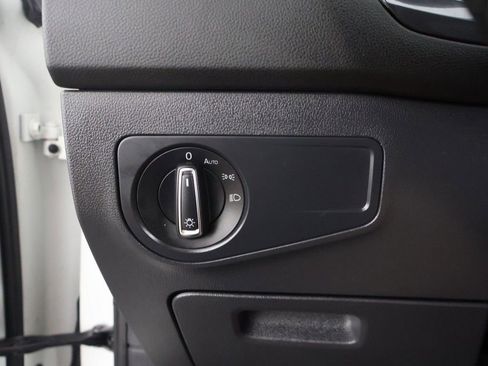 Used 2024 Volkswagen Tiguan SE R-Line image 40