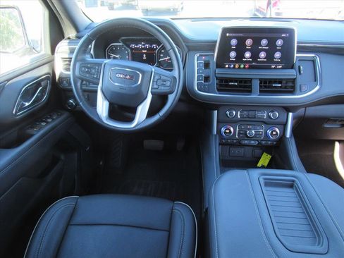 Used 2021 GMC Yukon SLT w/ SLT Luxury Package image 13