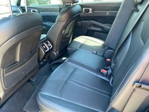 Used 2022 Kia Sorento S FWD image 13