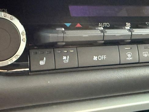 Used 2024 Toyota Tundra Platinum image 24