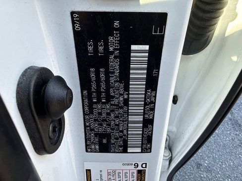 Used 2020 Lexus GX 460 Premium w/ Premium Package image 30