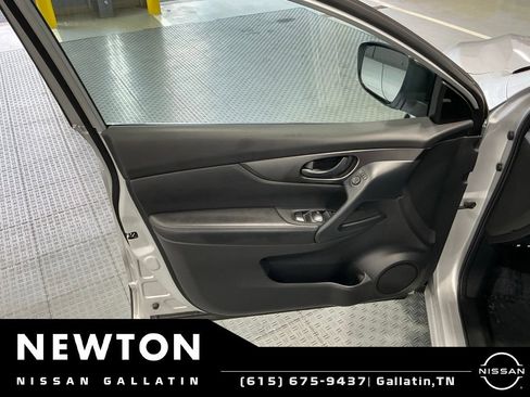 Used 2020 Nissan Rogue Sport S FWD image 32