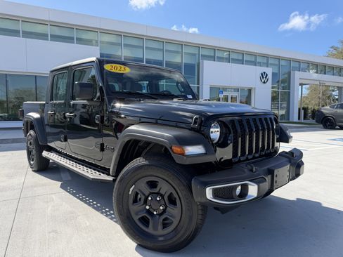 Used 2023 Jeep Gladiator Sport image 1