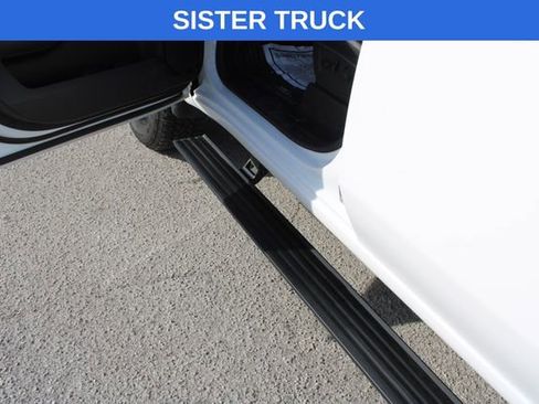 Used 2025 GMC Sierra 2500 AT4 w/ AT4 Premium Plus Package image 21