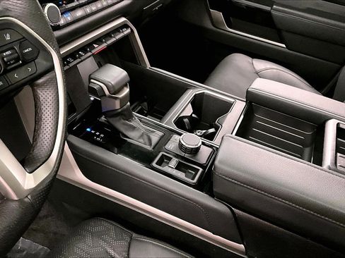 Used 2025 Toyota Tundra Limited AWD/4WD image 18