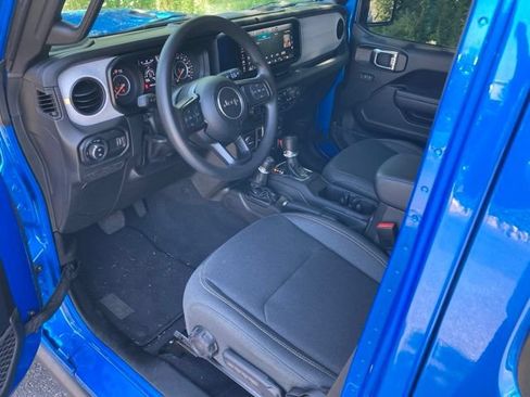 Used 2025 Jeep Gladiator Sport AWD/4WD image 15