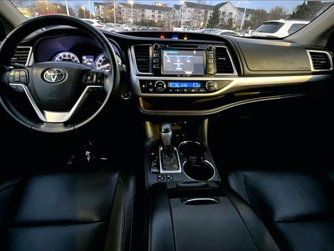 Used 2017 Toyota Highlander XLE image 14
