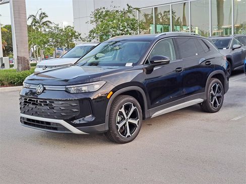 New 2026 Volkswagen Tiguan SE image 3