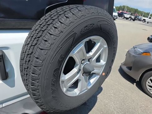 Used 2022 Jeep Wrangler Unlimited Sport AWD/4WD image 17