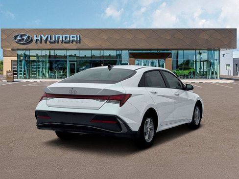 New 2026 Hyundai Elantra SE FWD image 7