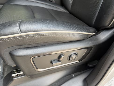 Used 2022 RAM 1500 Limited AWD/4WD image 16