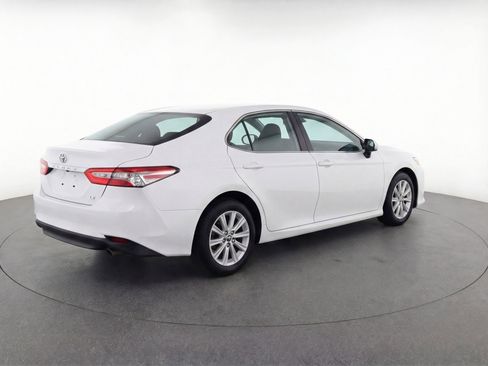 Used 2018 Toyota Camry LE image 4