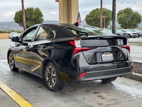 Used 2022 Toyota Prius XLE image 6