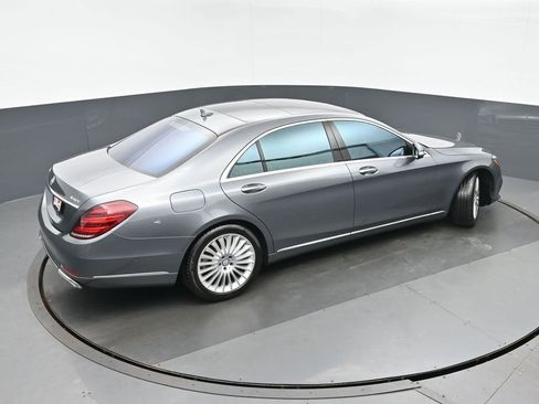 Used 2018 Mercedes-Benz S 560 4MATIC Sedan w/ Premium Package image 33