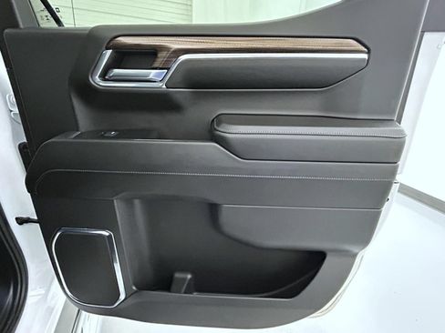 Used 2024 Chevrolet Silverado 1500 LT AWD/4WD image 17