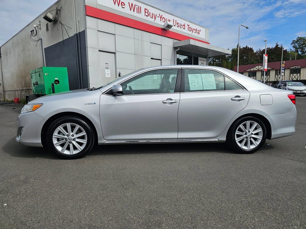 Used 2014 Toyota Camry XLE w/ Leather Package FWD image 4
