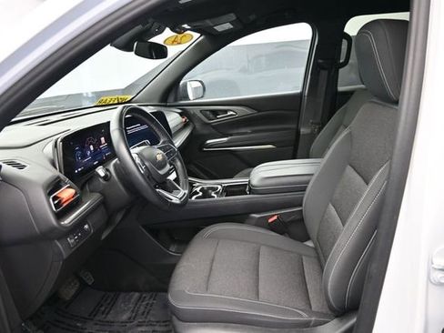 Used 2024 Chevrolet Traverse LT FWD image 14