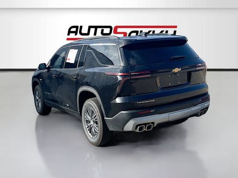 Used 2026 Chevrolet Traverse LT FWD image 5