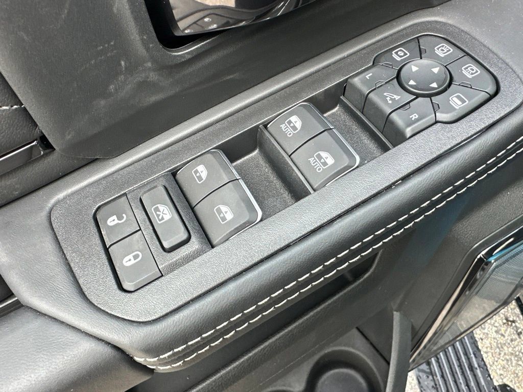 New 2027 RAM 2500 Limited AWD/4WD image 12