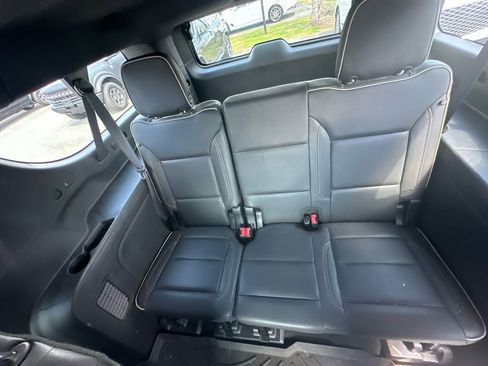 Used 2023 Chevrolet Suburban Premier w/ Advanced Technology Package RWD image 22