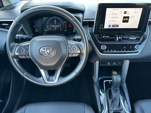 Used 2023 Toyota Corolla Cross XLE w/ Convenience Package image 14