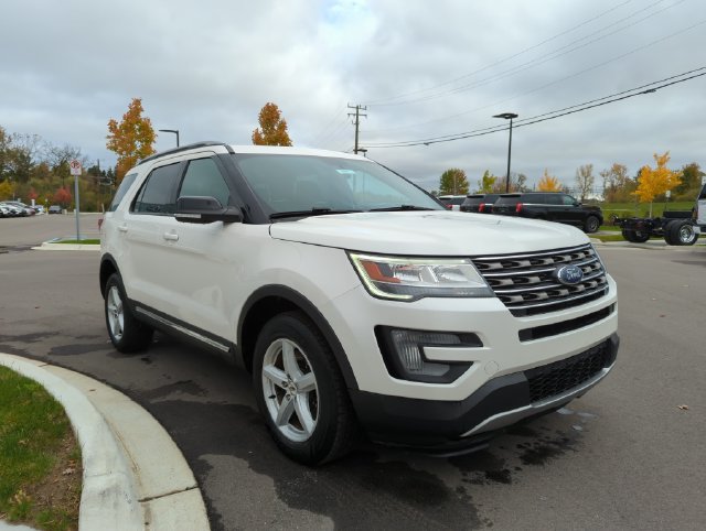 Used 2017 Ford Explorer XLT AWD/4WD image 7