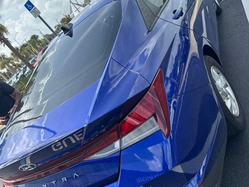 Used 2023 Hyundai Elantra SE FWD image 5
