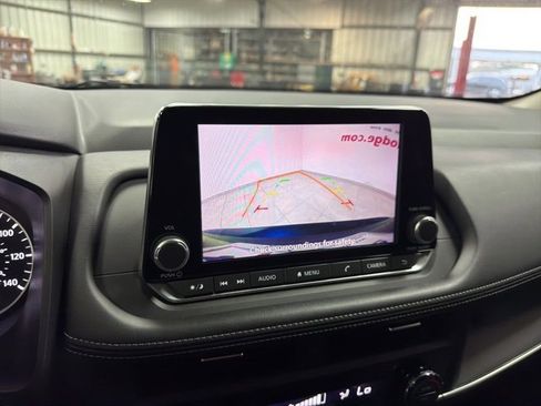 Used 2025 Nissan Rogue SV image 25